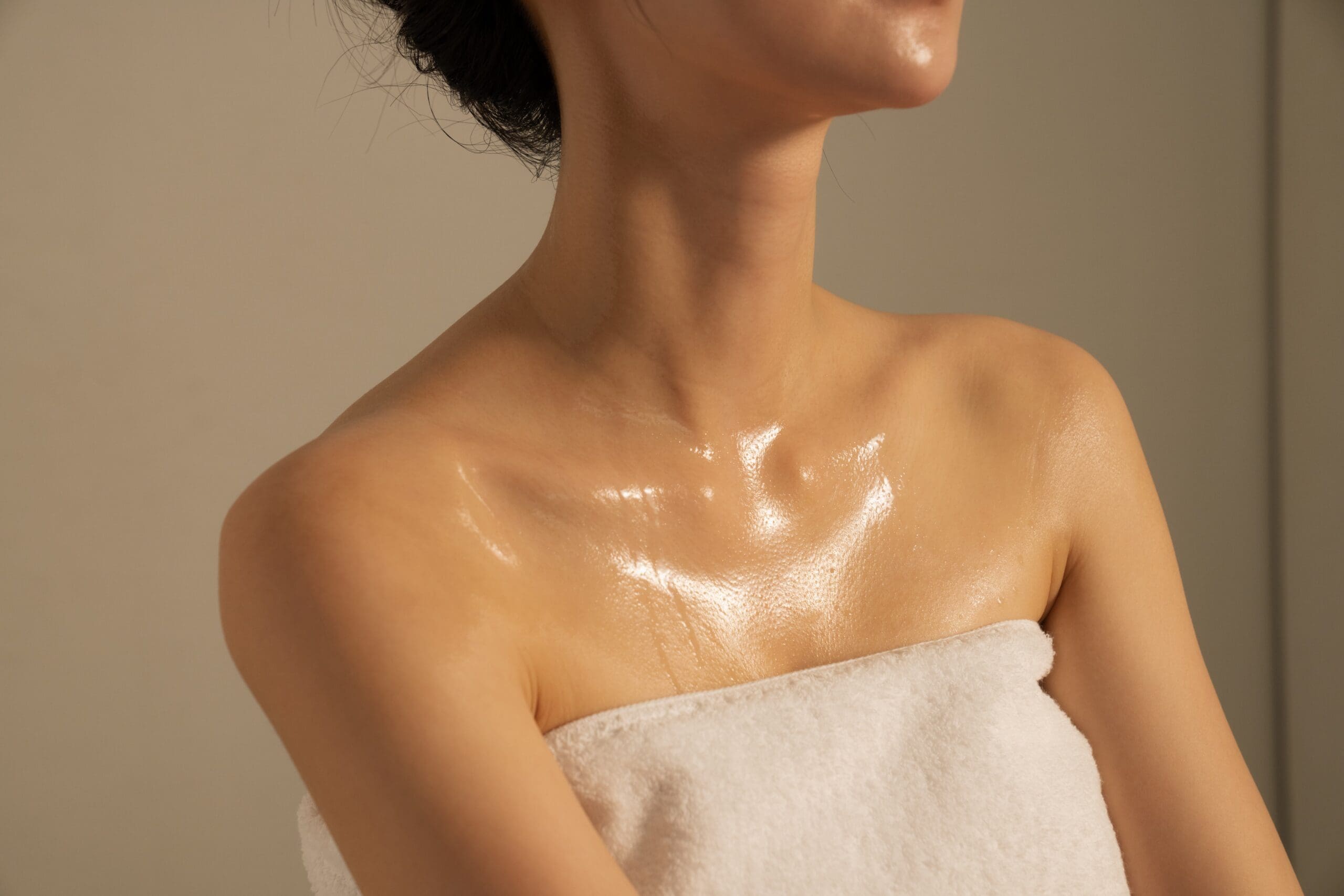 skin detox through sweating during ozone sauna therapy