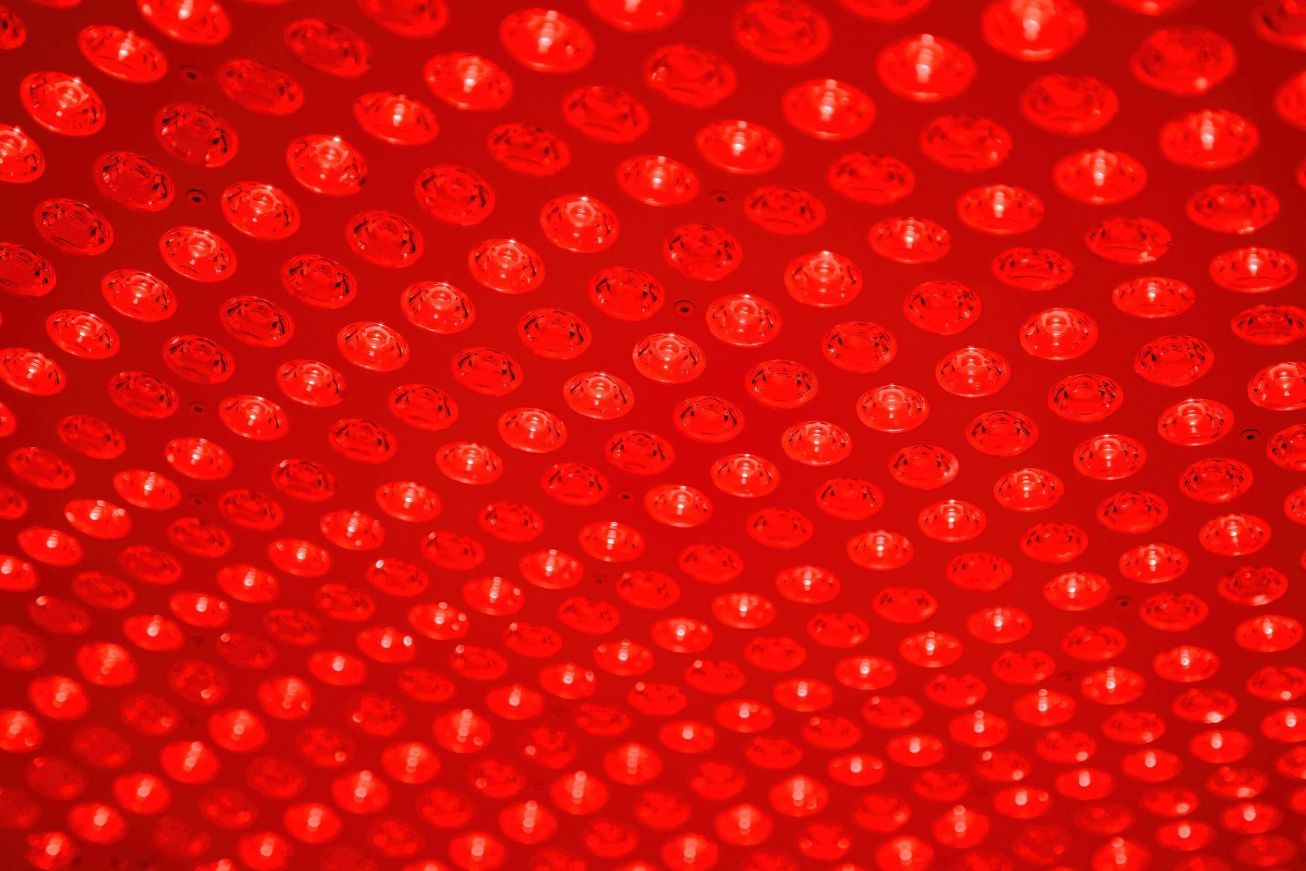 red light therapy device supporting daytime focus and circulation