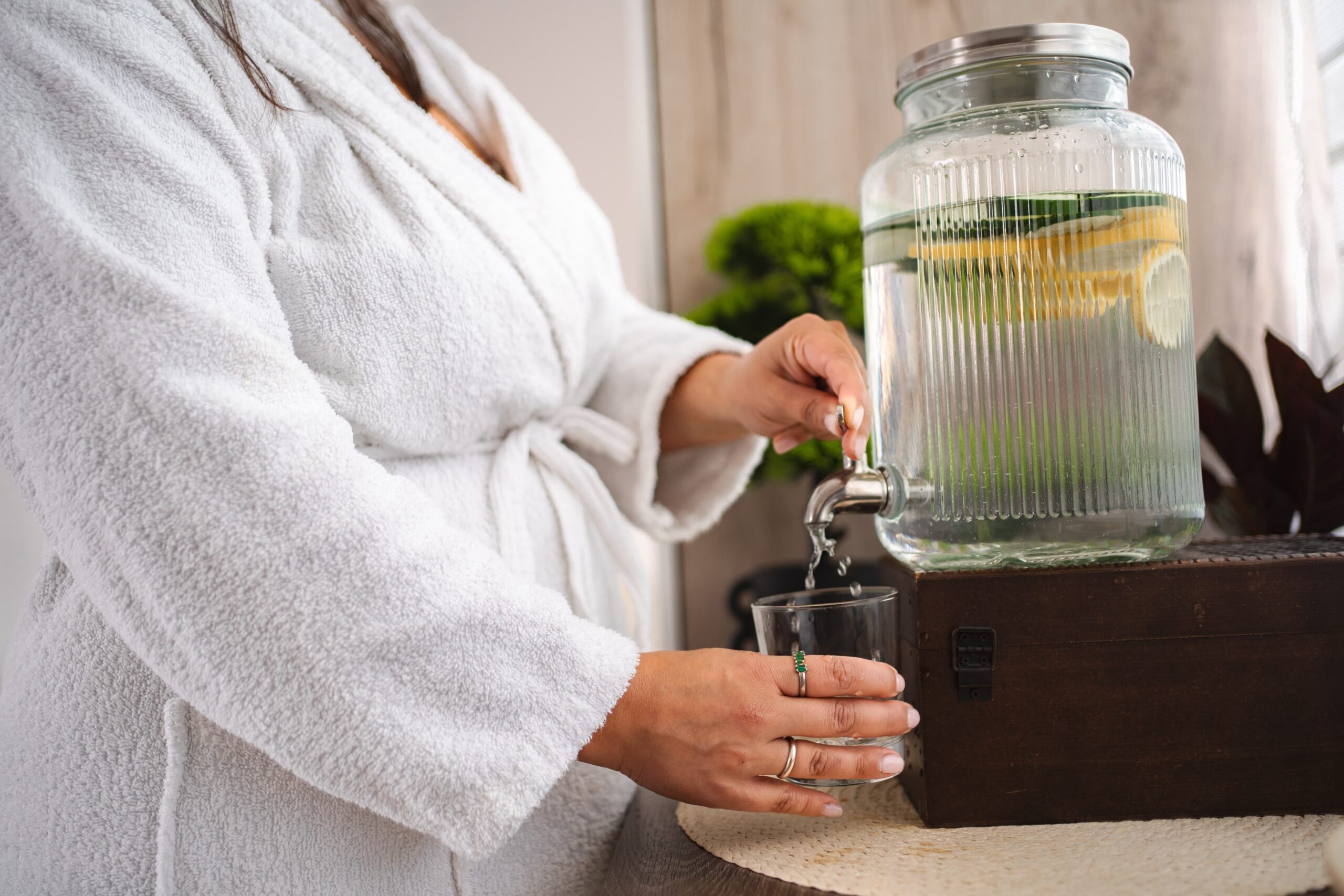 Hydration after sauna session to support post-travel recovery