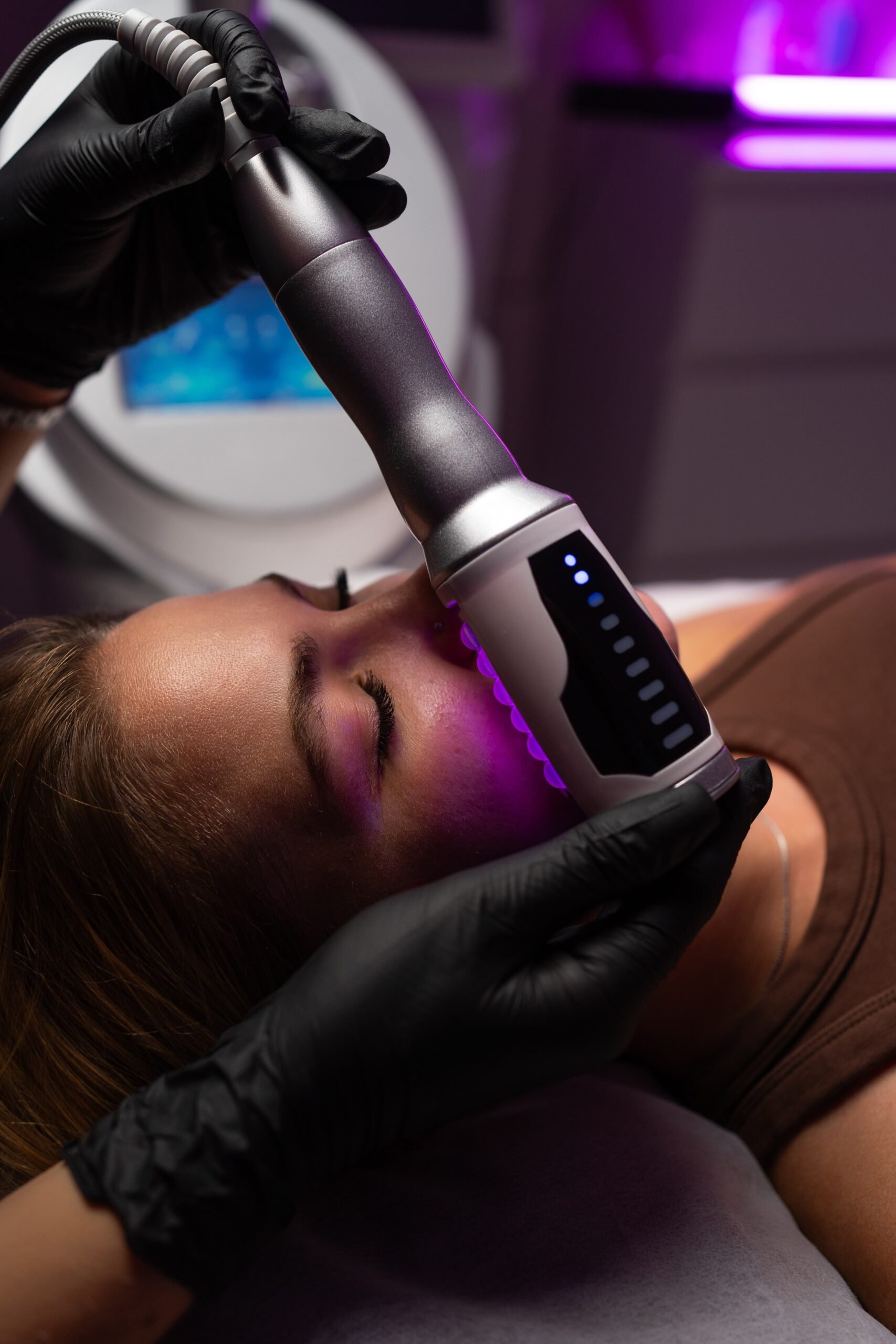 Close-up of the Endosphéres Compressive Microvibration technology being applied to skin for targeted non-invasive body sculpting and skin tightening.